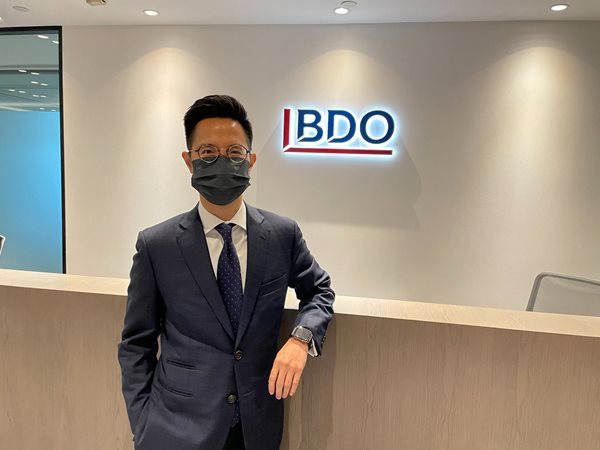 May be an image of 1 person, standing, suit, indoor and text that says "IBDO"